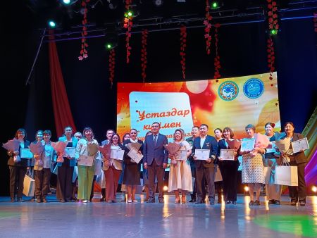 N6 Оқушылар үйінде, ұстаздар мерекесі күні қарсаңында аудандық мерекелік концерт өтті.