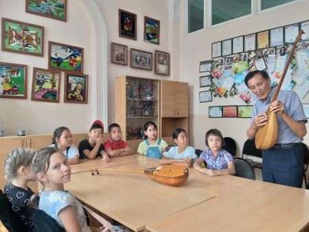 "Домбыра үйрену" үйірмесінде, “Еңбек және еңбек түрі” тақырыбында тәрбие сабағы өтті.