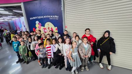 "Волшебники" қолданбалы өнер шеберханасының балалары Балмұздақ және тәттілер мұражайына барды.