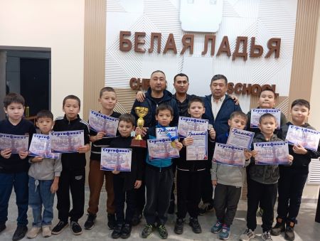25 қазан - Республика күні мерекесіне орай, Оқушылар үйінің "Шахмат" үйірмесінің шәкірттері "Белая ладья" шахмат мектебінде өткен квалификациялық турнирге қатысты.