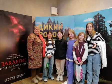 "Renaissans" сән театры үйірмесінің балалары «MEGA» сауда орталығындағы  кинотеатрға барды.